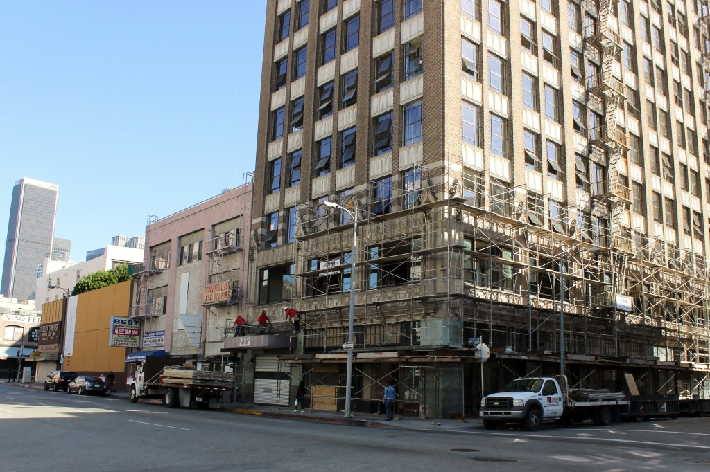 Between Lenses: Urban