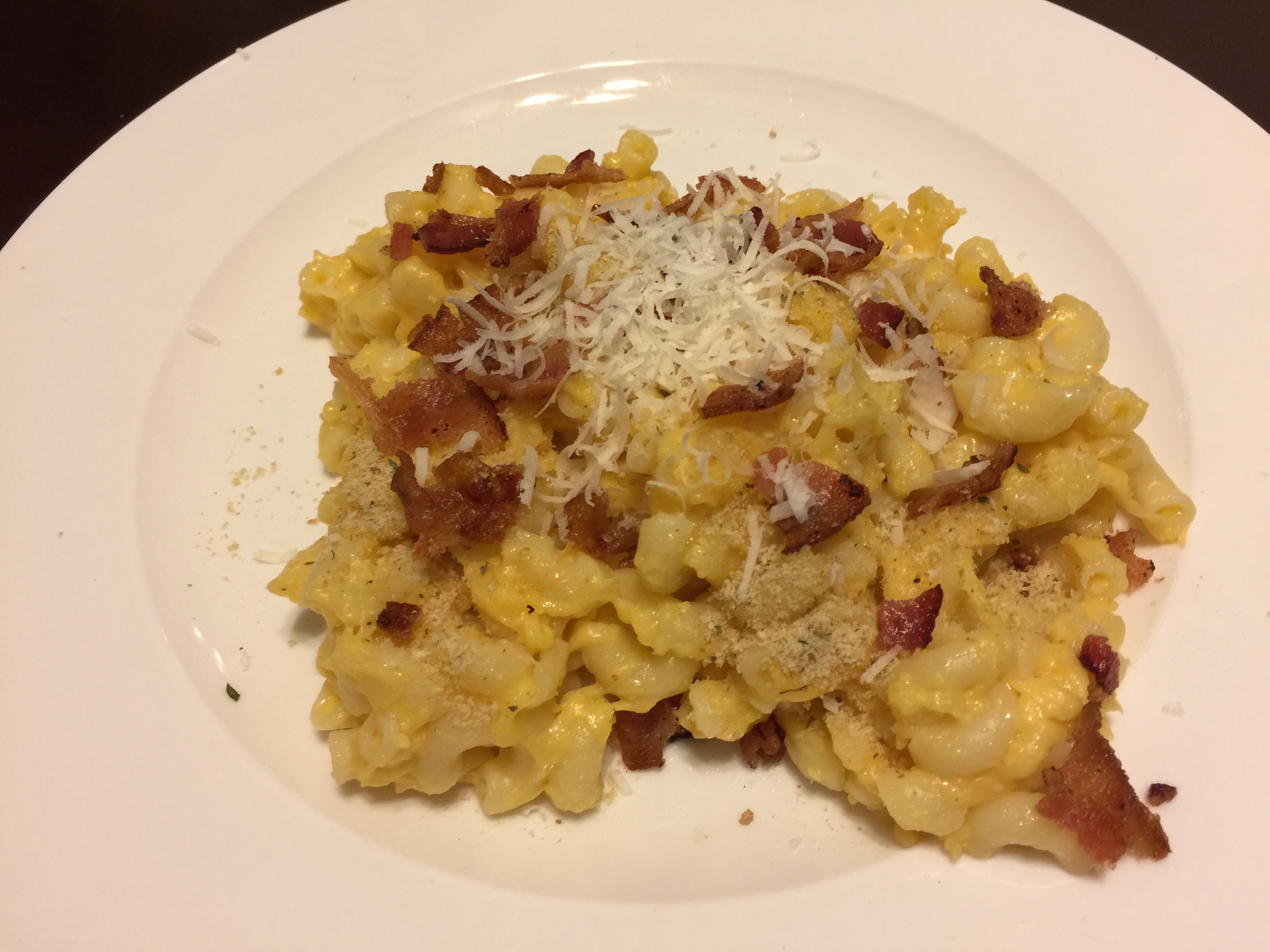 macaroni-and-cheese-with-bacon
